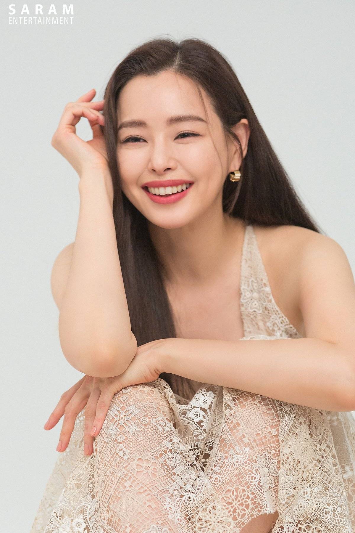 Lee Ha Nee Saram Entertainment Profile photos